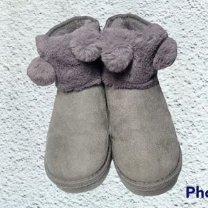 Grey Pom Pom Winter Boots | Tenth Woman | Size 8.5